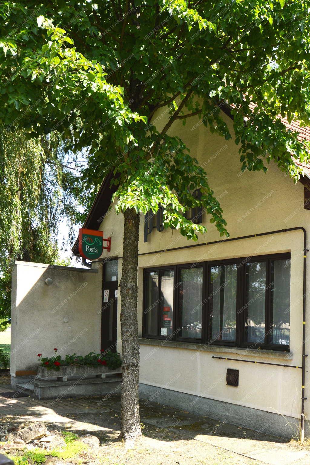 Szolgáltatás - Kömpöc - Postahivatal