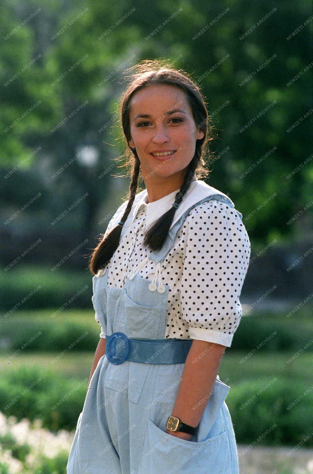 Színház - Személy - Ráckevei Anna színművésznő