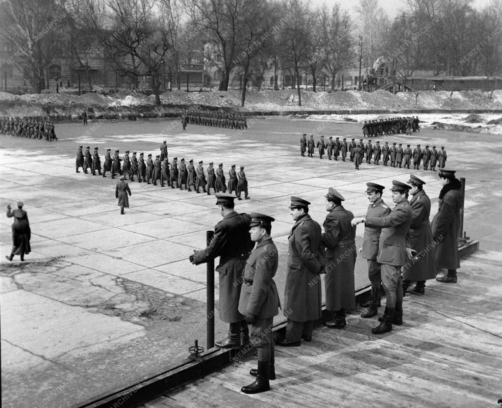 Ünnep - Készülődés az április 4-i díszszemlére 