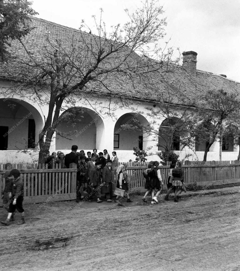 Oktatás - általános iskola a csárdában