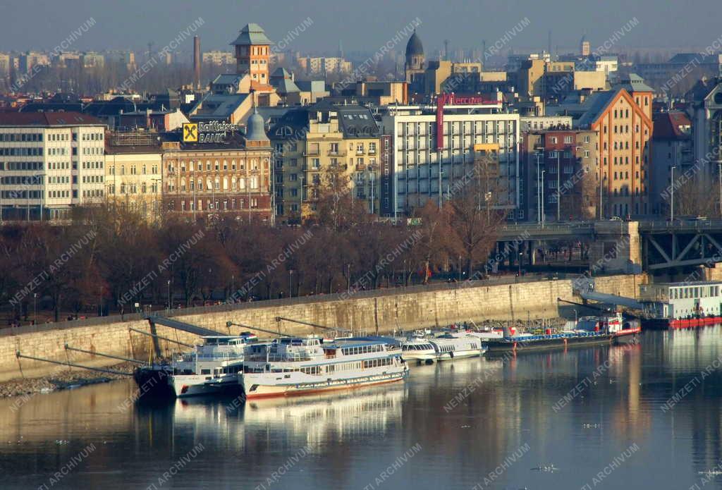 Budapest - Városkép - A Petőfi híd környéke