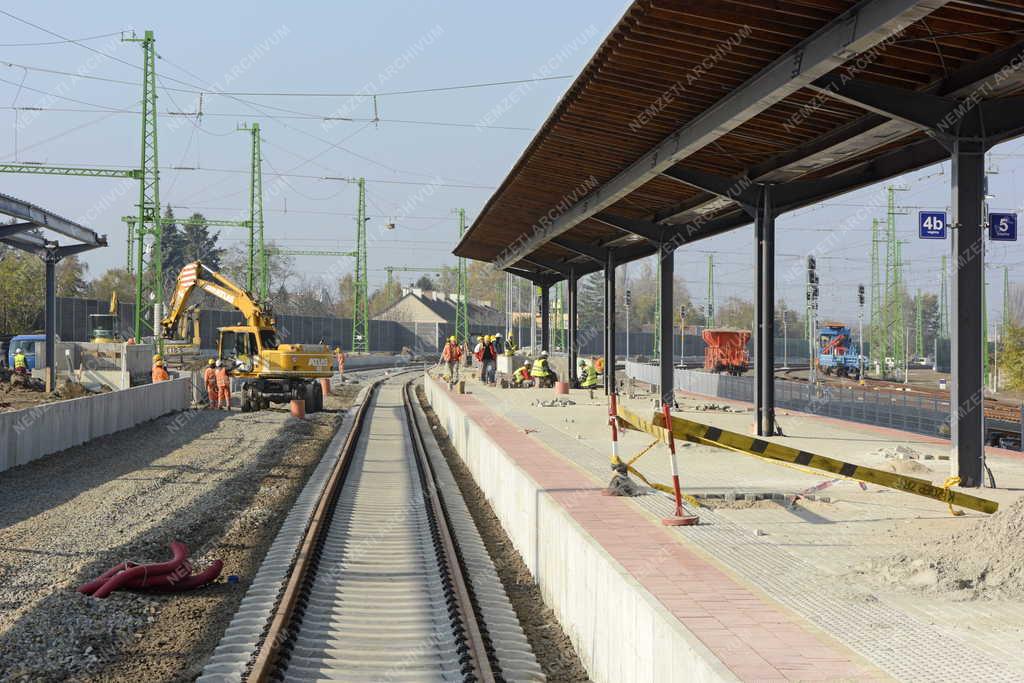 Felújítás - Vác - Megújul a váci vasútállomás