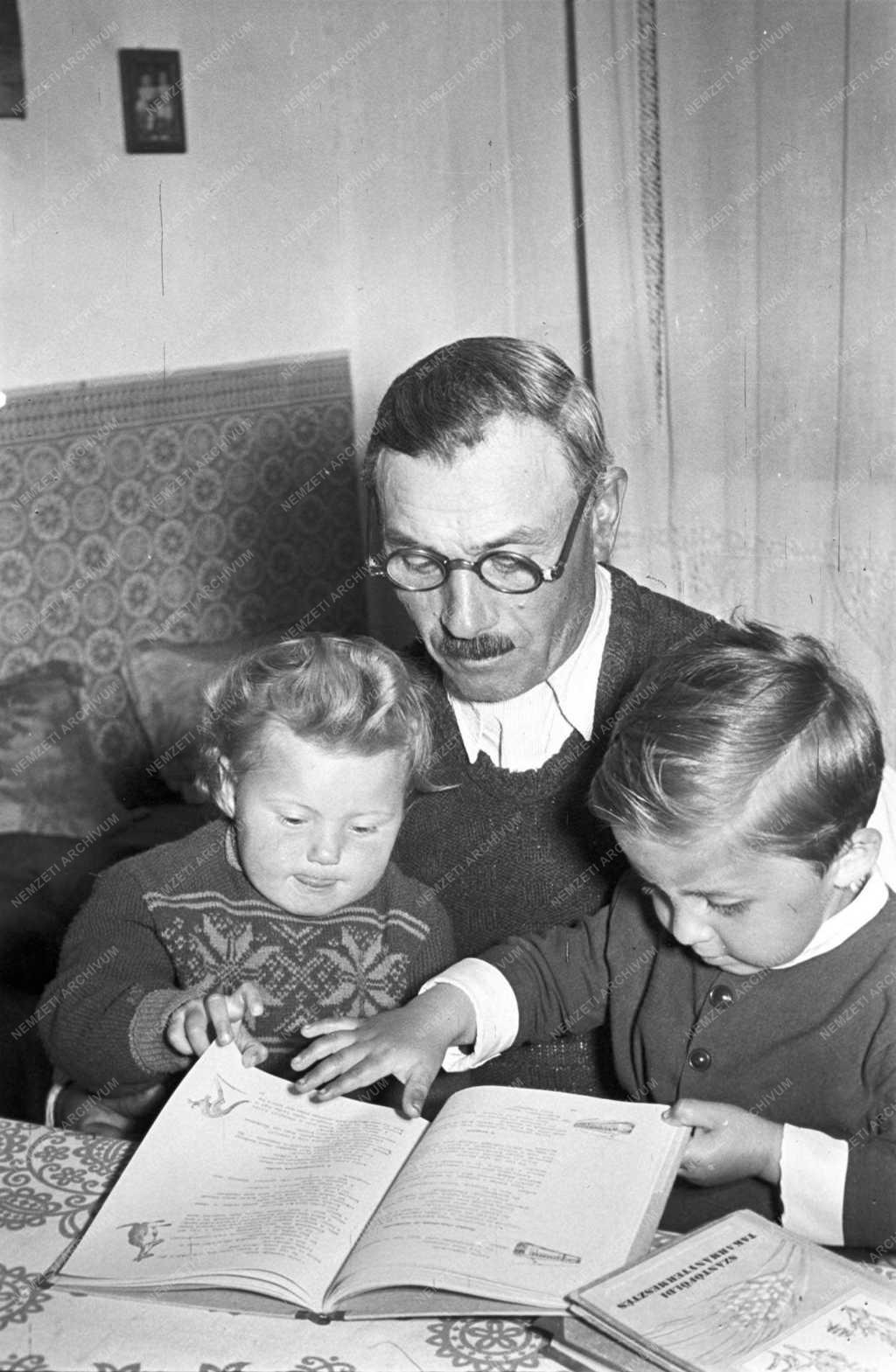 Kultúra - Életkép - Olvasók egy népkönyvtárban