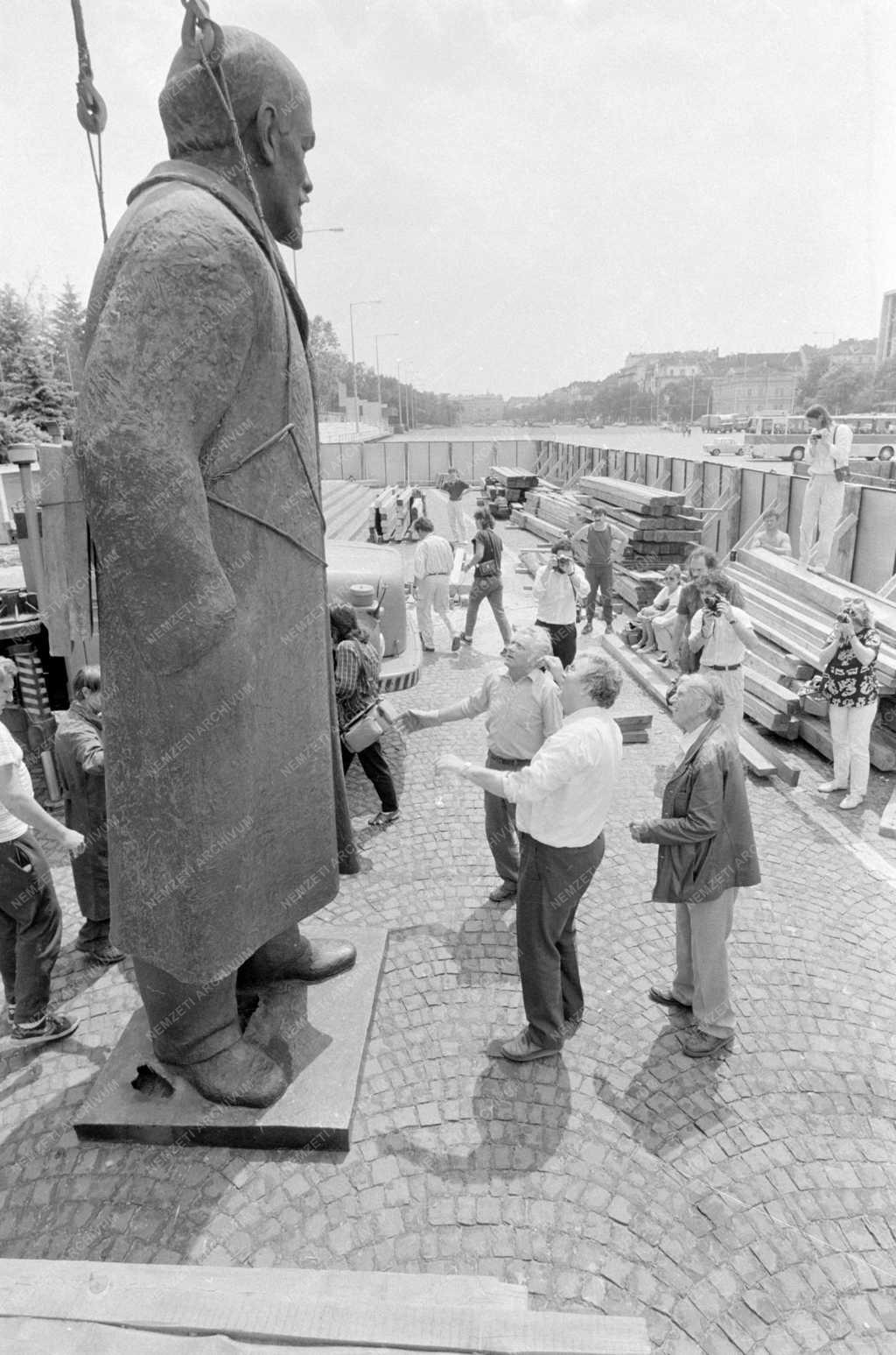 Kultúra - A Lenin-szobor lebontása