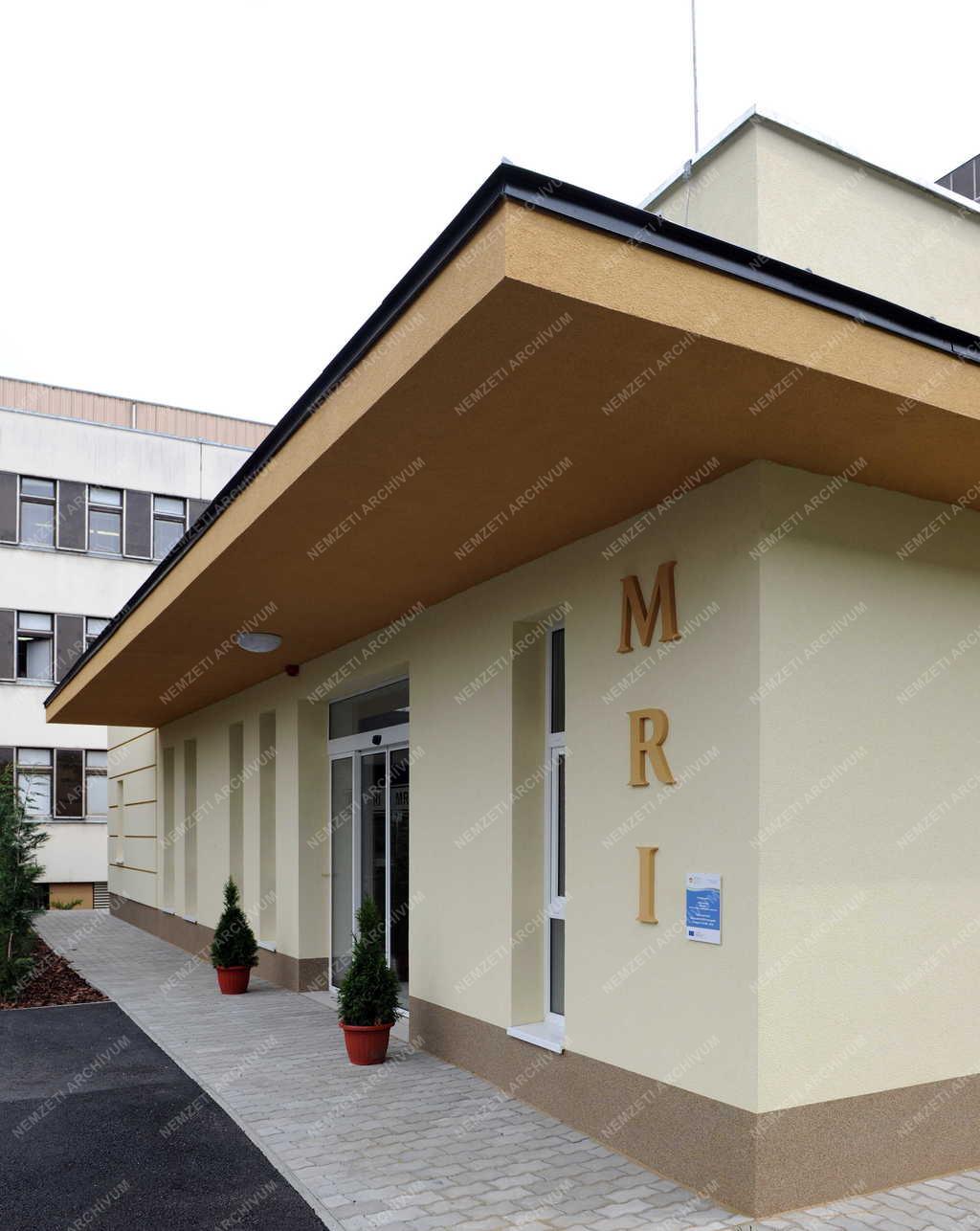 Egészségügy - Debrecen - MRI készülék a Kenézy Kórházban