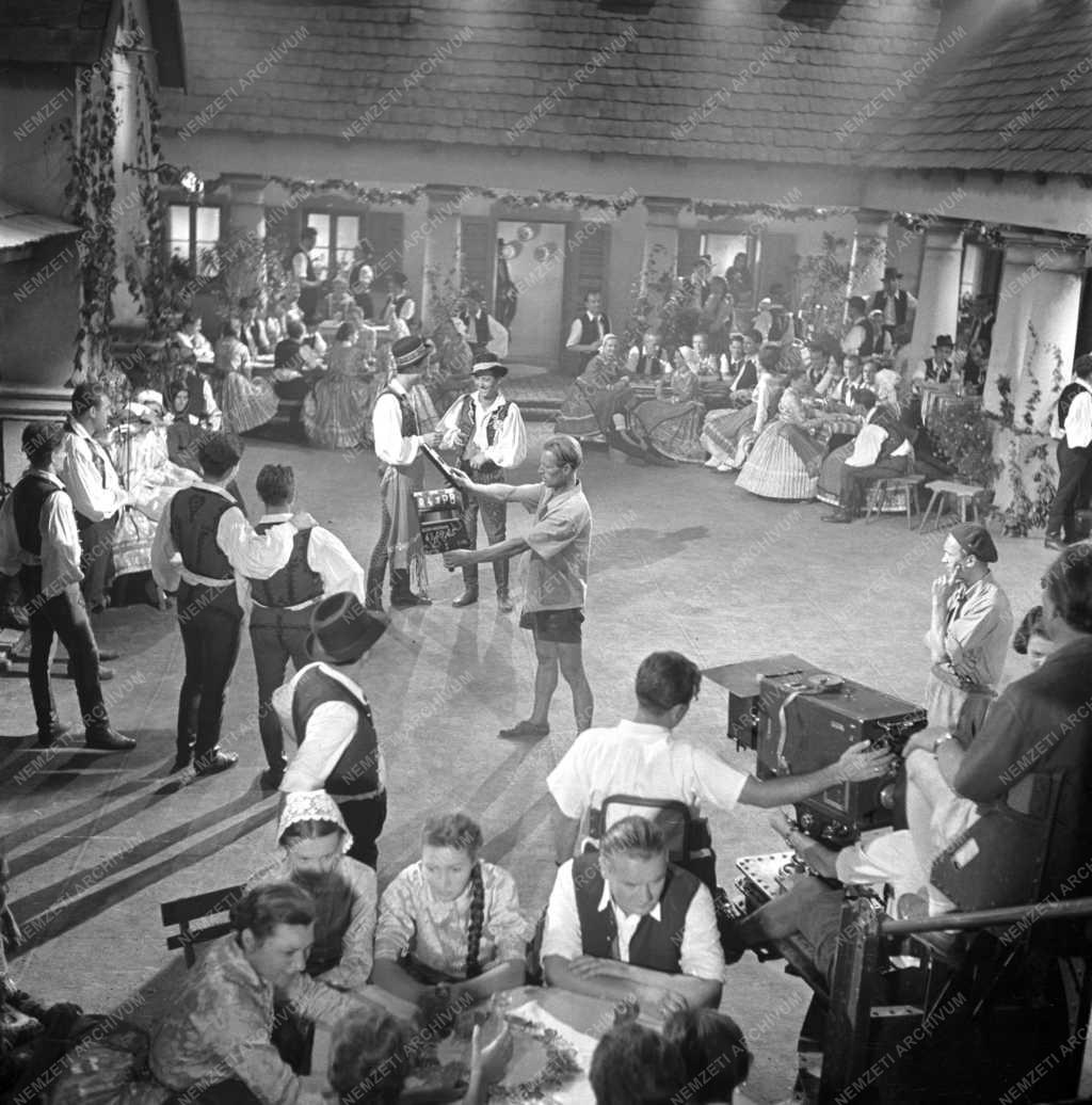 Filmművészet - Állami Népi Együttes: Ecseri lakodalmas