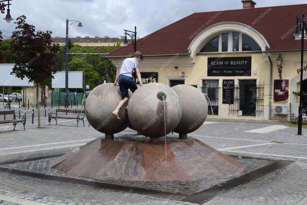 Műalkotás - Budapest - Szökőkút az Óbudai Promenádon
