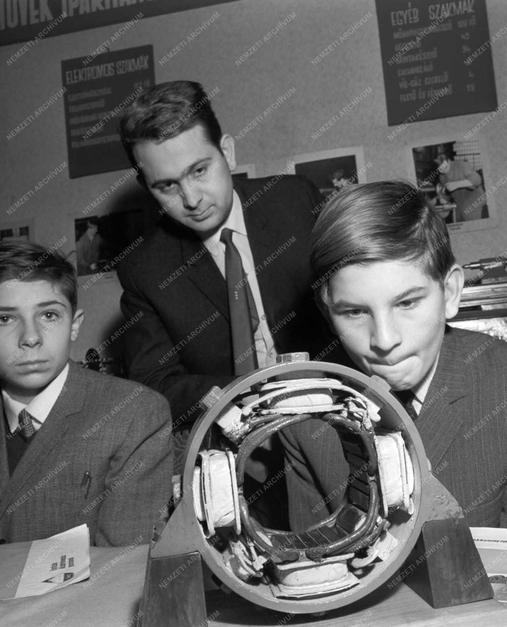 Pályaválasztás - Ipari tanulók felvétele a Ganz gyárban