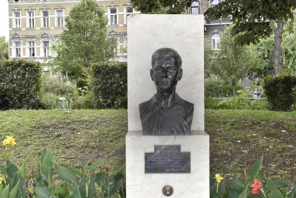 Köztéri szobor - Budapest - Bauer Sándor-mellszobor