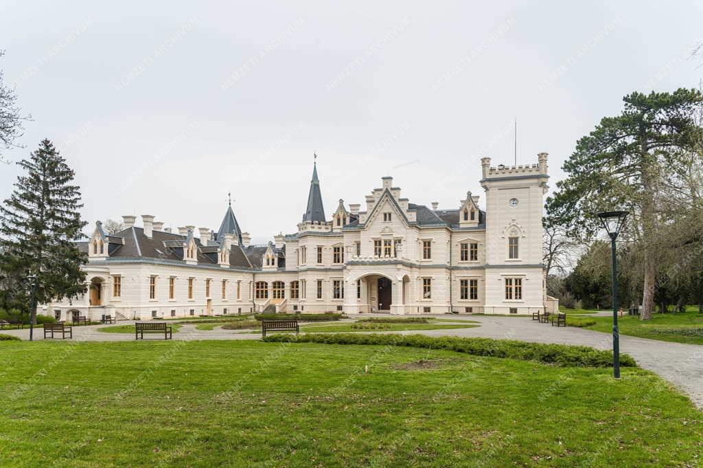 Kultúra - Műemlék - Nádasdy-kastély Nádasdladányban