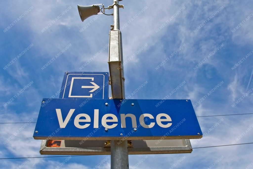 Tárgy - Velence - A vasútállomás névtáblája