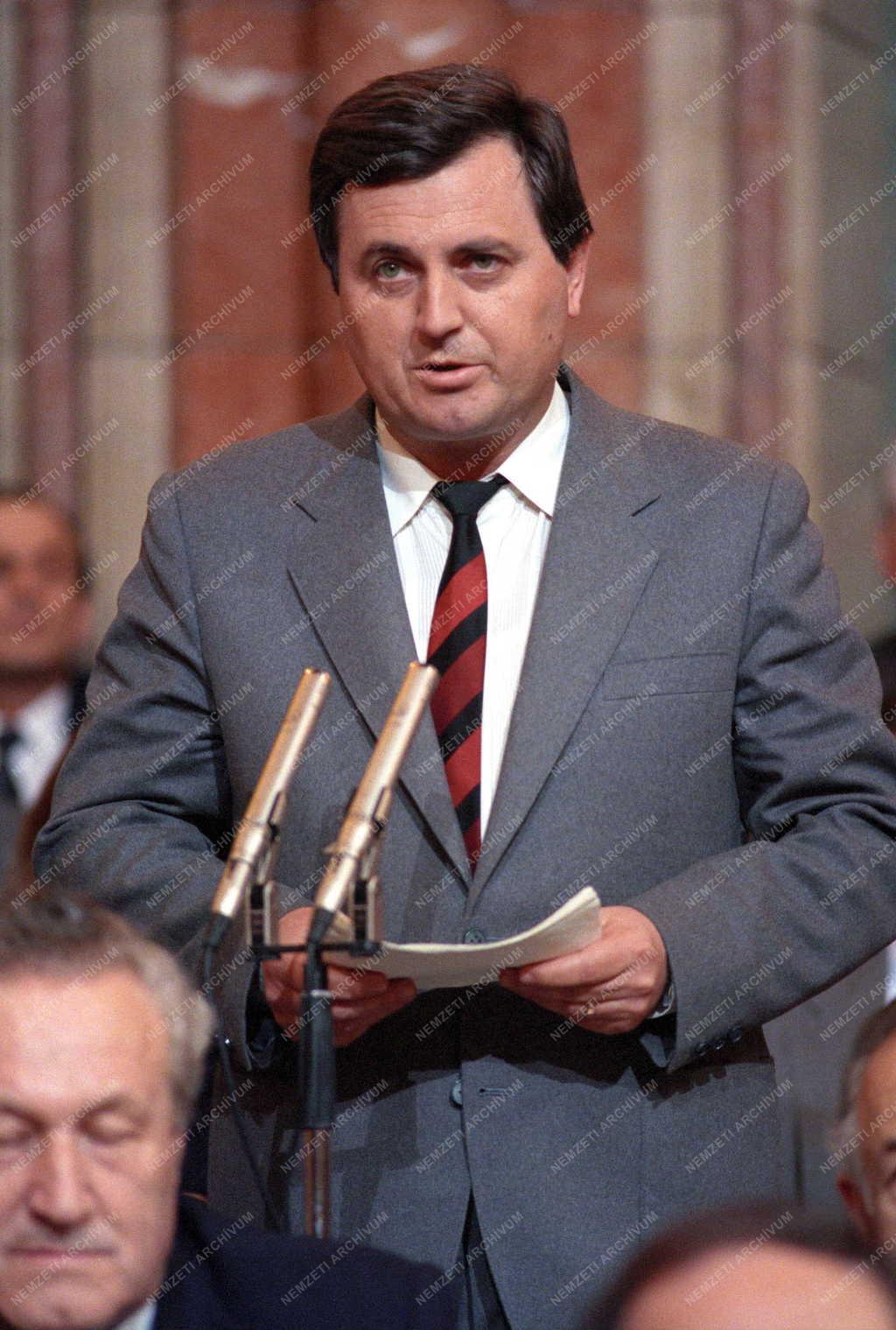 Belpolitika - Parlamenti ülés