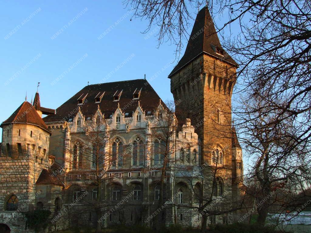 Budapest - Műemlék - Vajdahunyadvár
