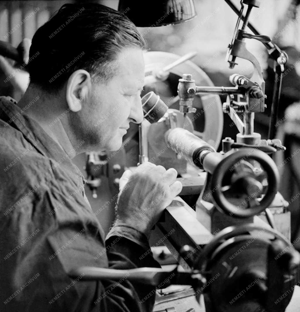 Ipar - A Goldberger Textilművek vésnöke