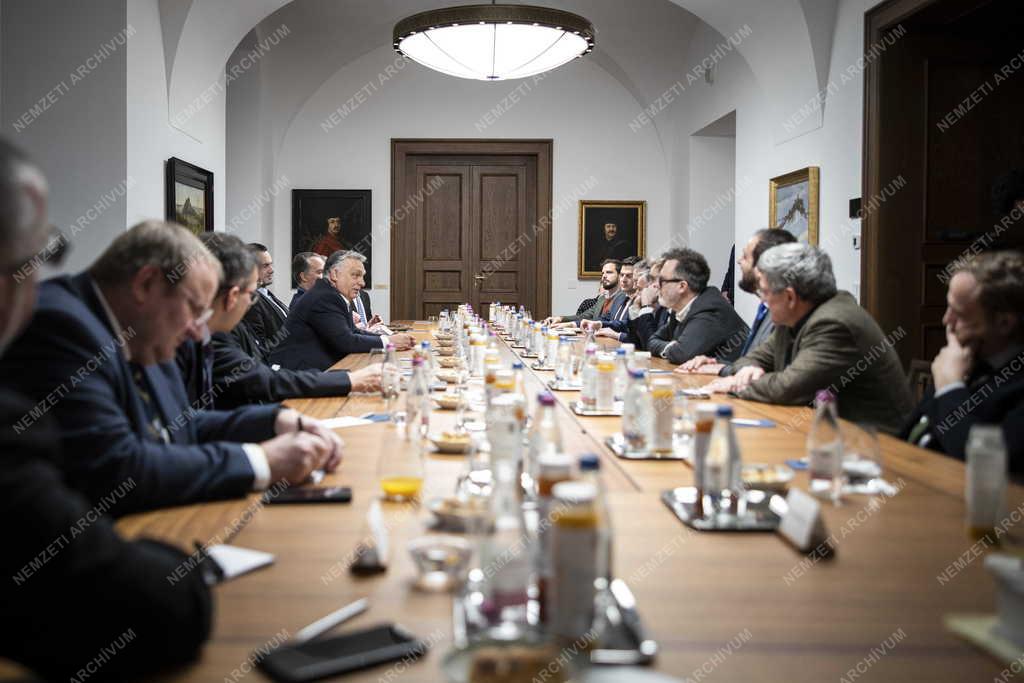 Orbán Viktor fogadta az MCC nemzetközi médiakonferenciájának külföldi előadóit