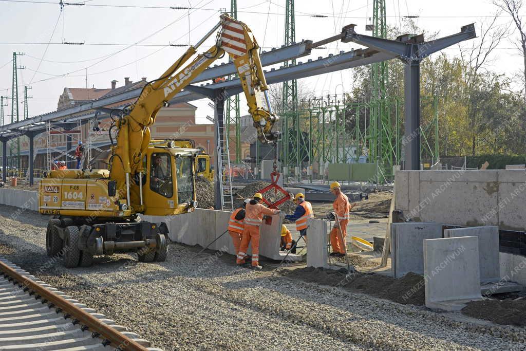 Felújítás - Vác - Megújul a váci vasútállomás