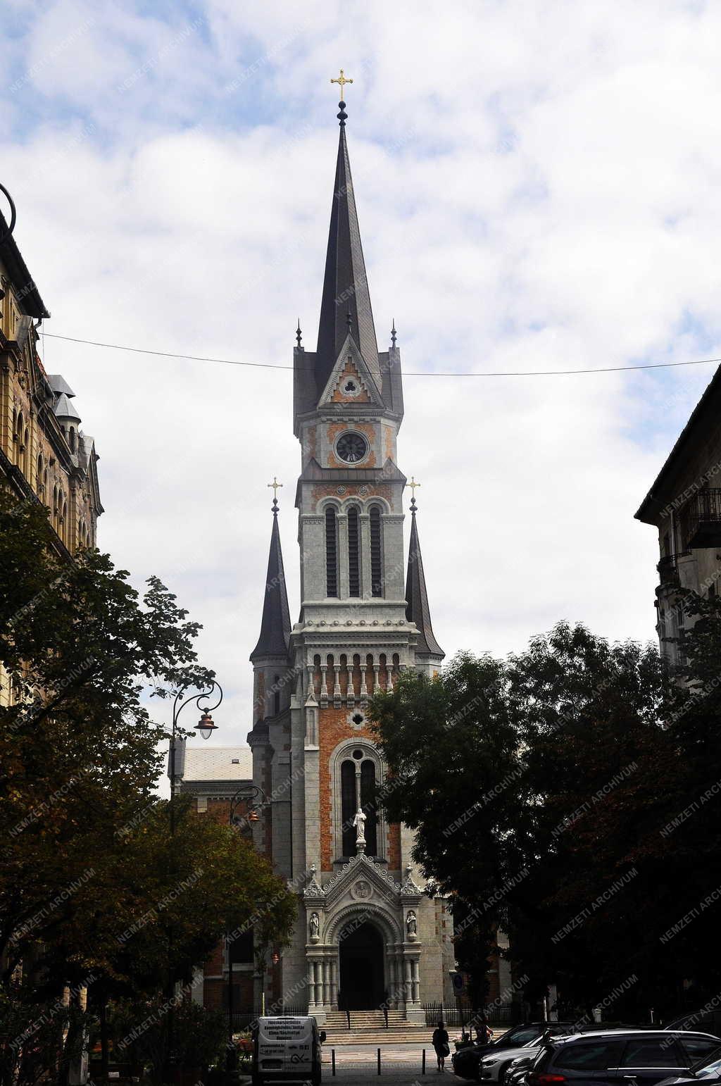 Egyház - Budapest - Megújul a Bakáts téri templom