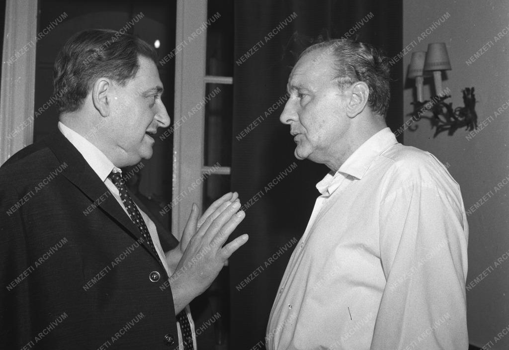 Belpolitika - Kádár János a Magyar Írók Szövetségében