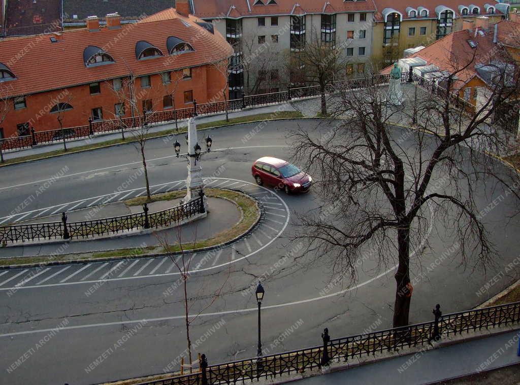 Budapest - Városkép - Gépkocsi a Palota úton