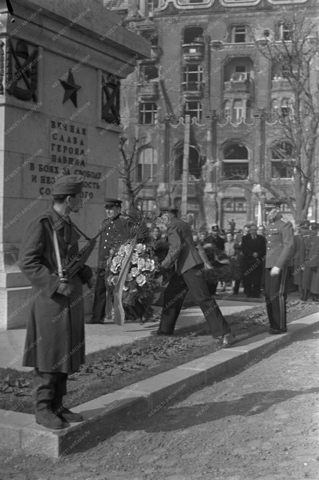 A FELSZAB. ÉVF. Gellért tér