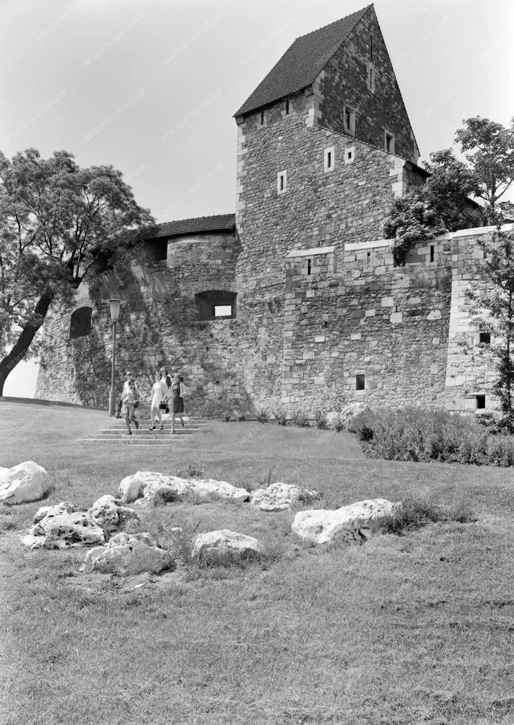 Városkép-életkép - A Budai Várpalota déli várbástyája