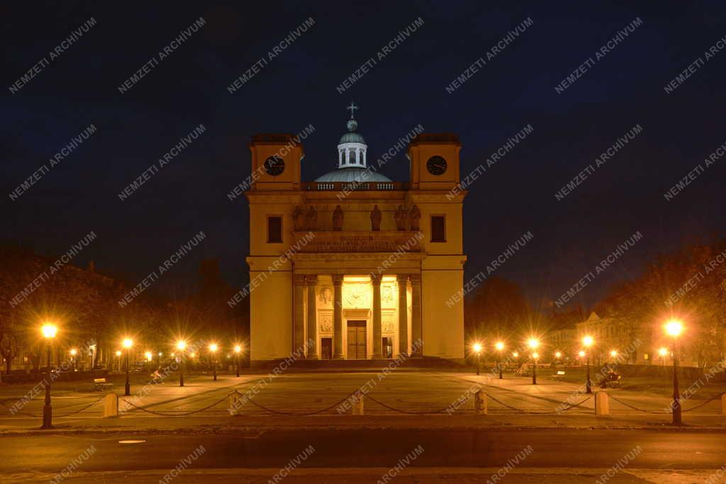 Egyházi épület - Vác - A váci székesegyház épülete