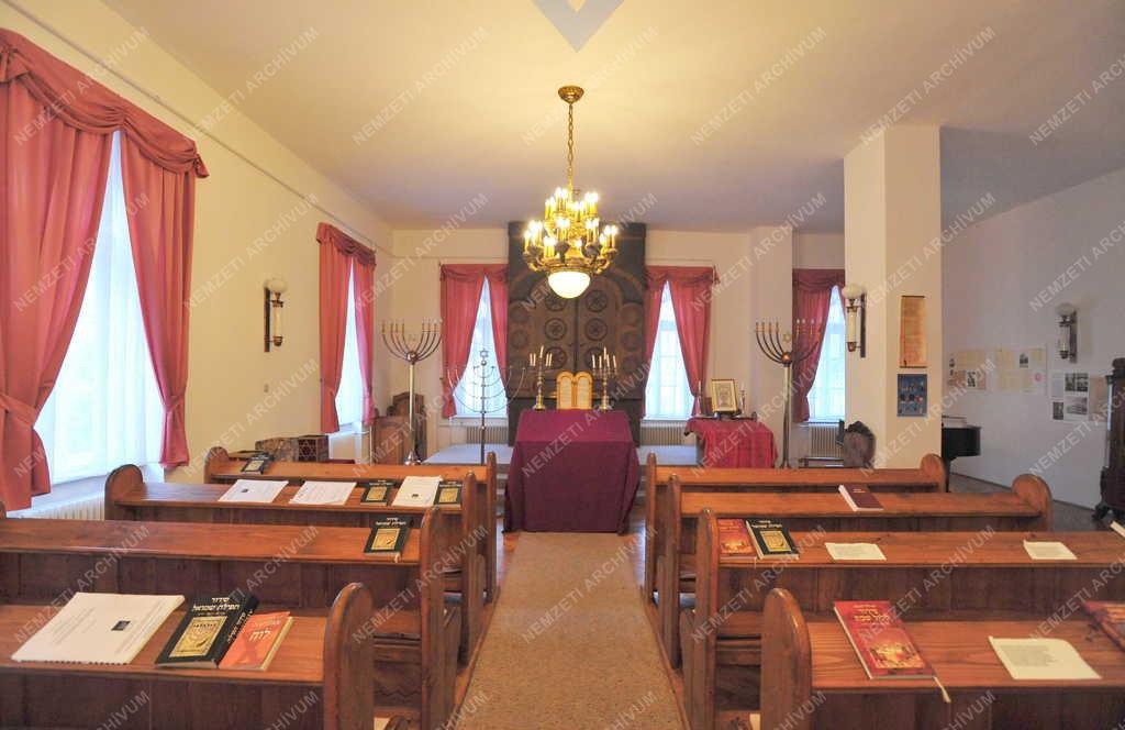 Múzeum - Győr - Múzeum az egykori győri zsinagógában