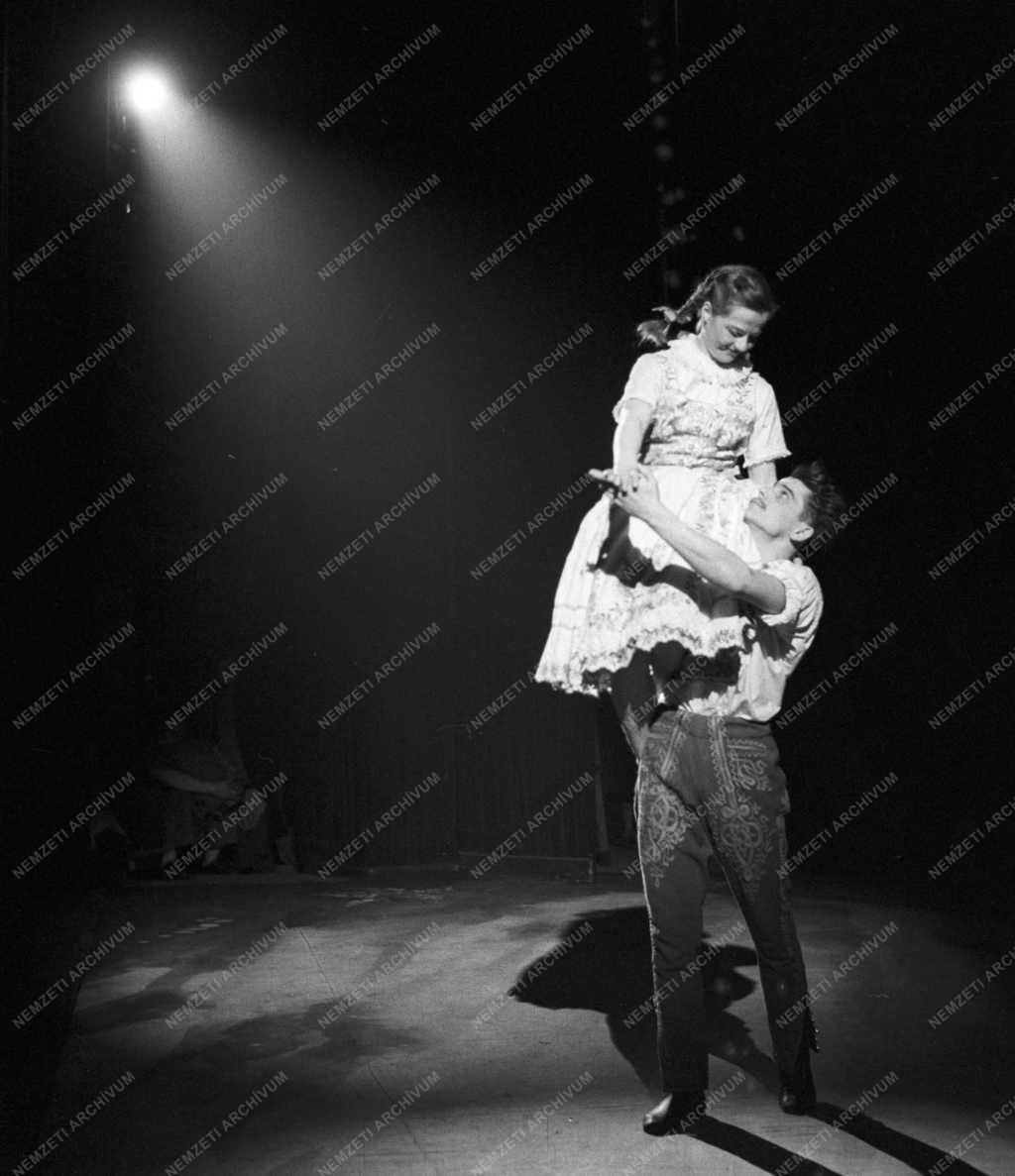 Kultúra - Magyar Állami Népi Együttes táncjátéka