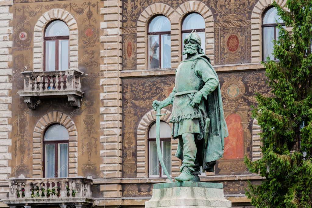 Kultúra - Budapest - Szondy György szobra