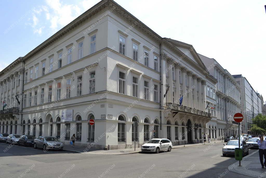 Épület - Budapest - Az Emberi Erőforrások Minisztériuma