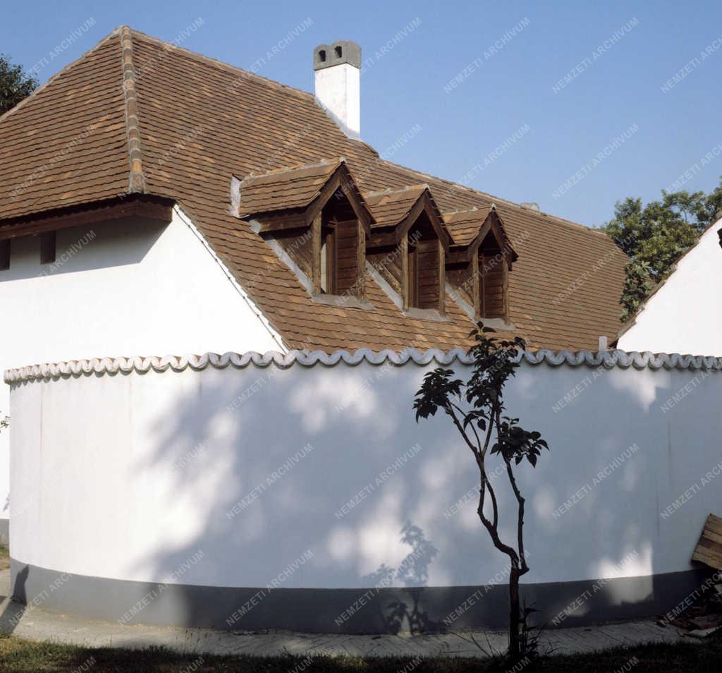 Képzőművészet - Nemzetközi Kerámia Kísérleti Stúdió