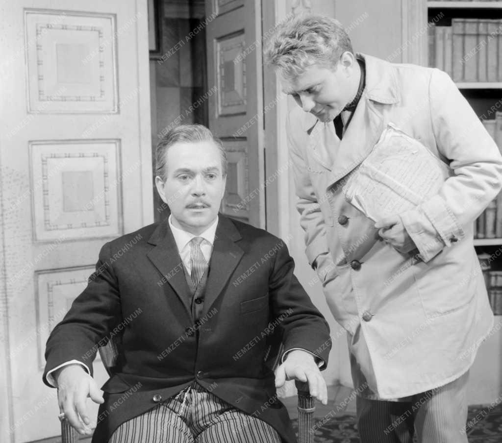 Kultúra - Madách Kamaraszínház - Peter Shaffer: Ki megy a nő után?
