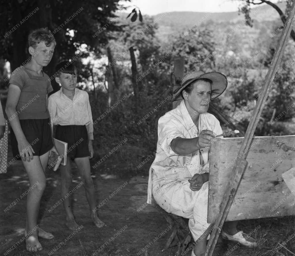Képzőművészet - Mattioni Eszter a nagymarosi művésztelepen