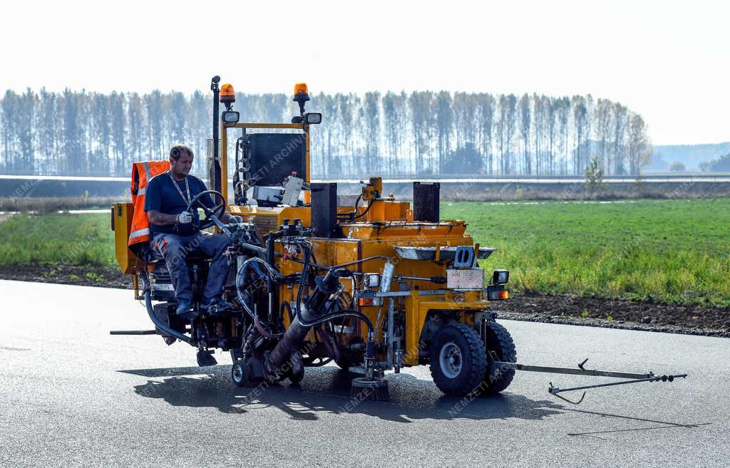 Útépítés - Berettyóújfalu - M4 autópálya építése a román határig