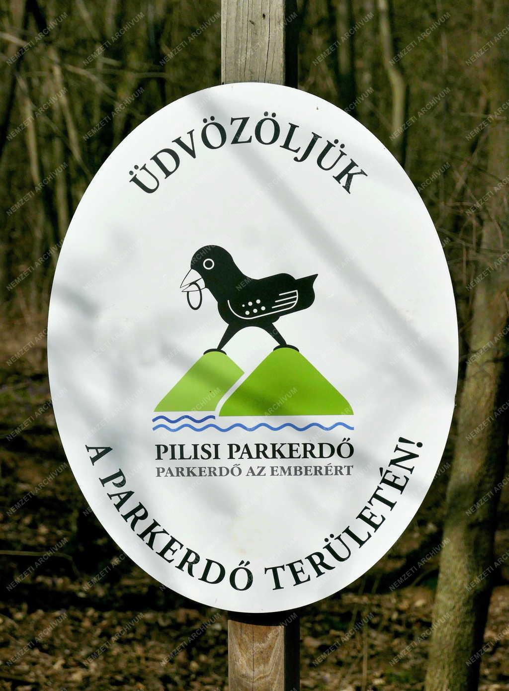Természetvédelem - Piliscsaba - Természetjárókat köszöntő tábla