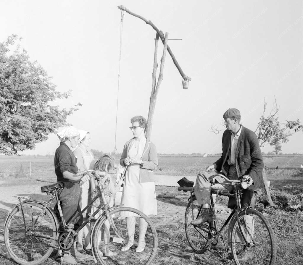 Oktatás - Tanyasi tanítónő