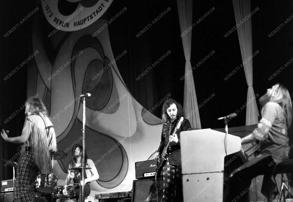 Kultúra - Omega-koncert az NDK-ban
