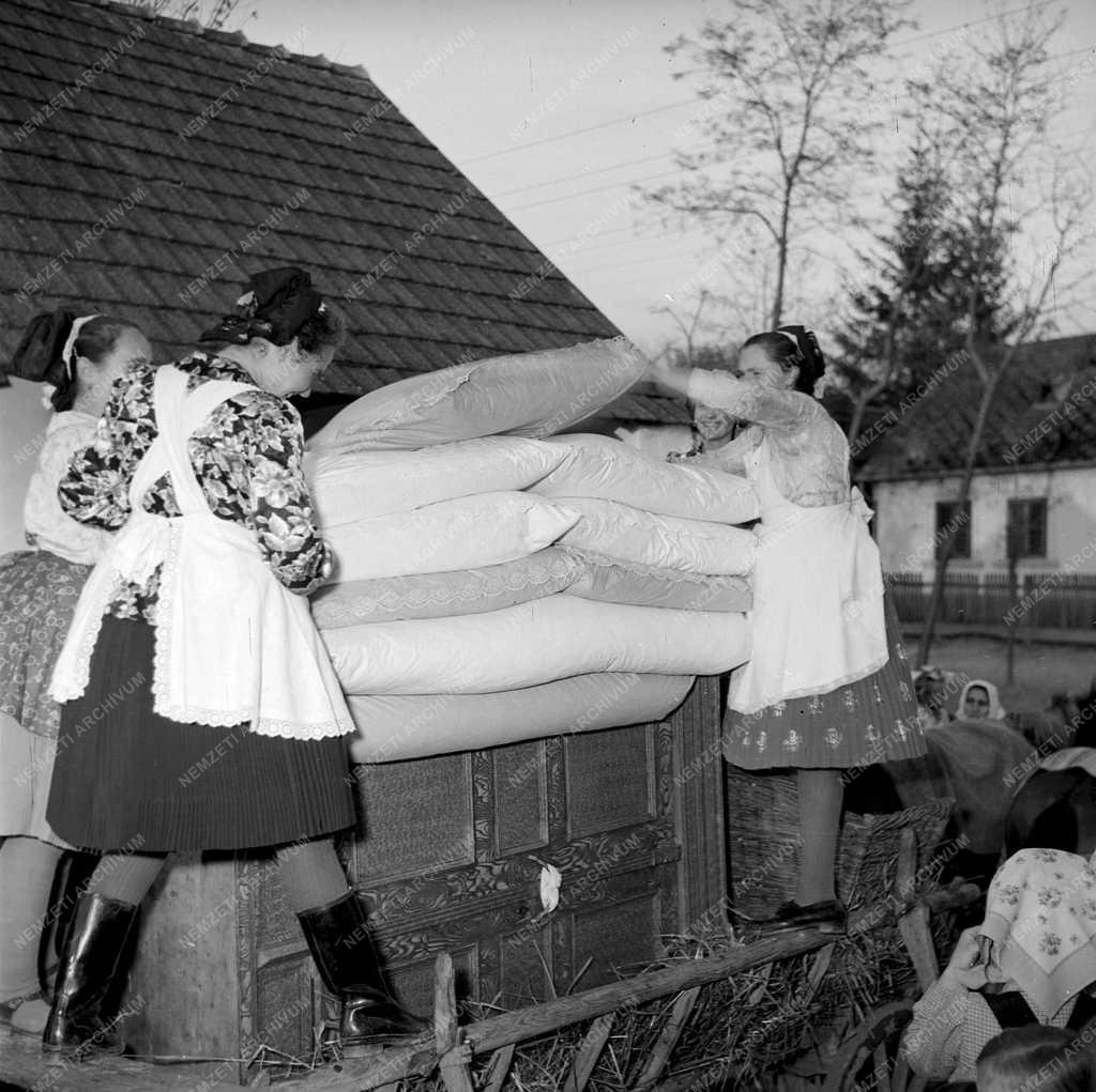 Társadalmi kérdések - Házasság 