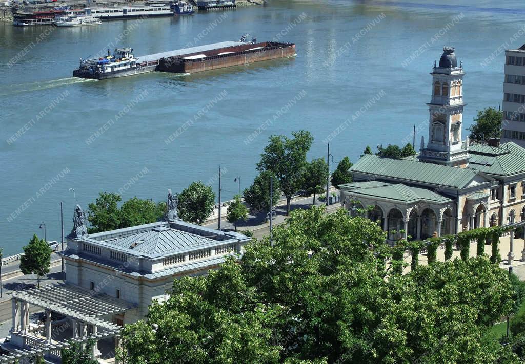 Városkép - Budapest - Kilátás a Várkert Bazárra a Várból