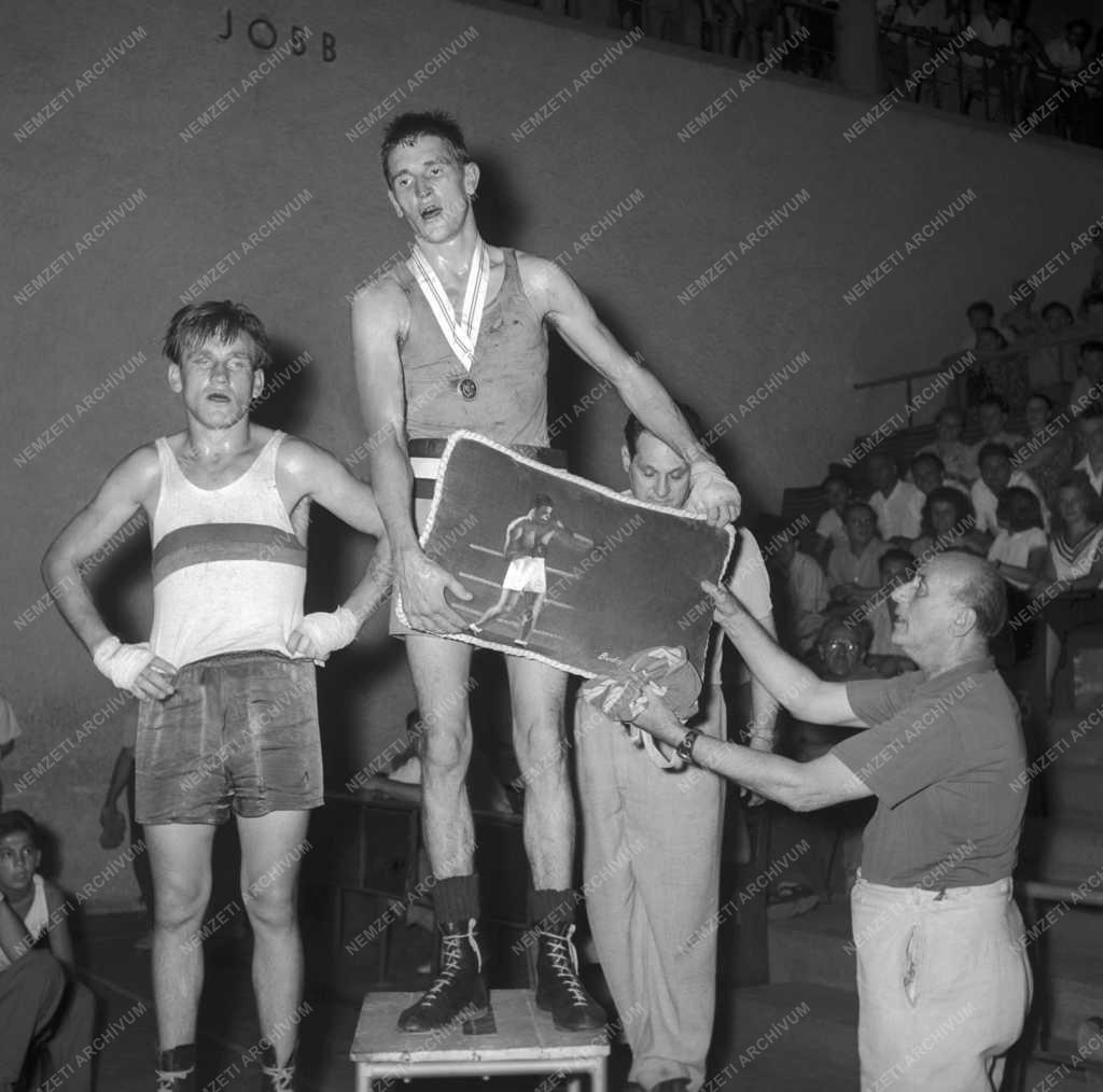 Sport - Ökölvívás - Magyarország 1957. évi egyéni ökölvívó bajnoksága
