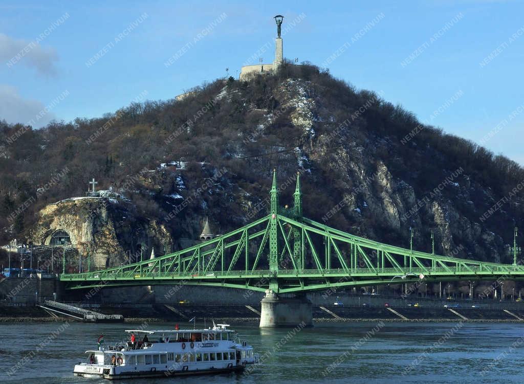 Városkép - Budapest - A Szabadság híd és a Gellért-hegy