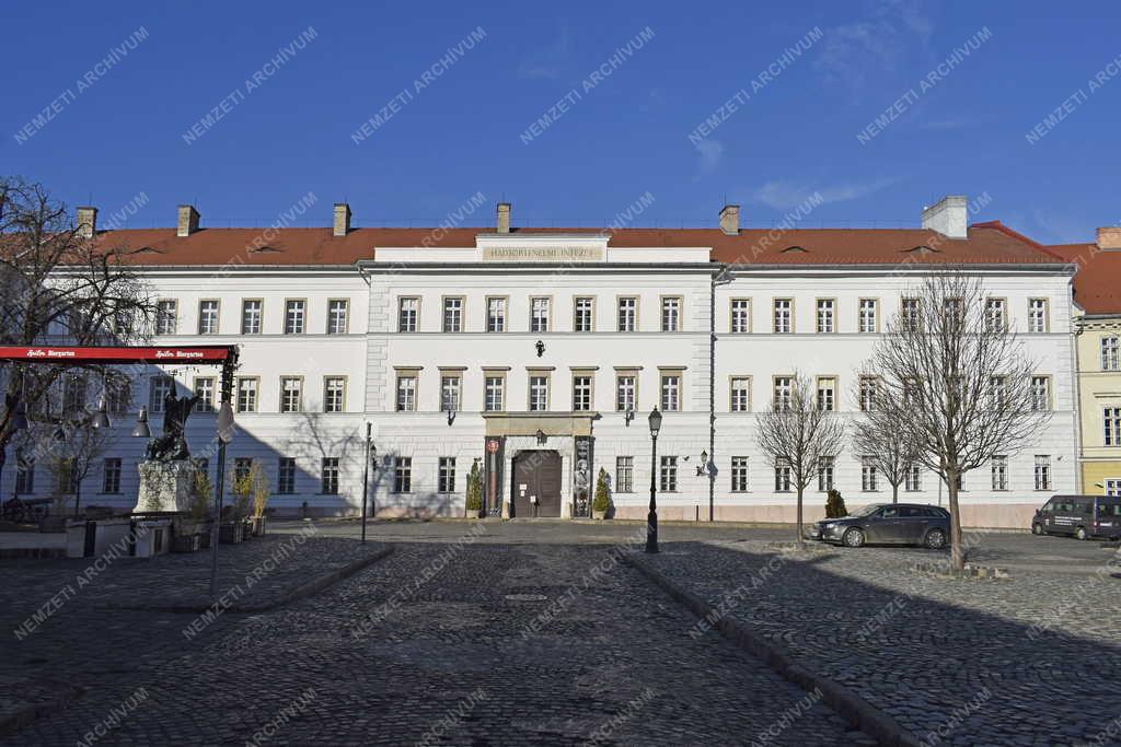 Városkép - Budapest - Hadtörténeti Intézet 