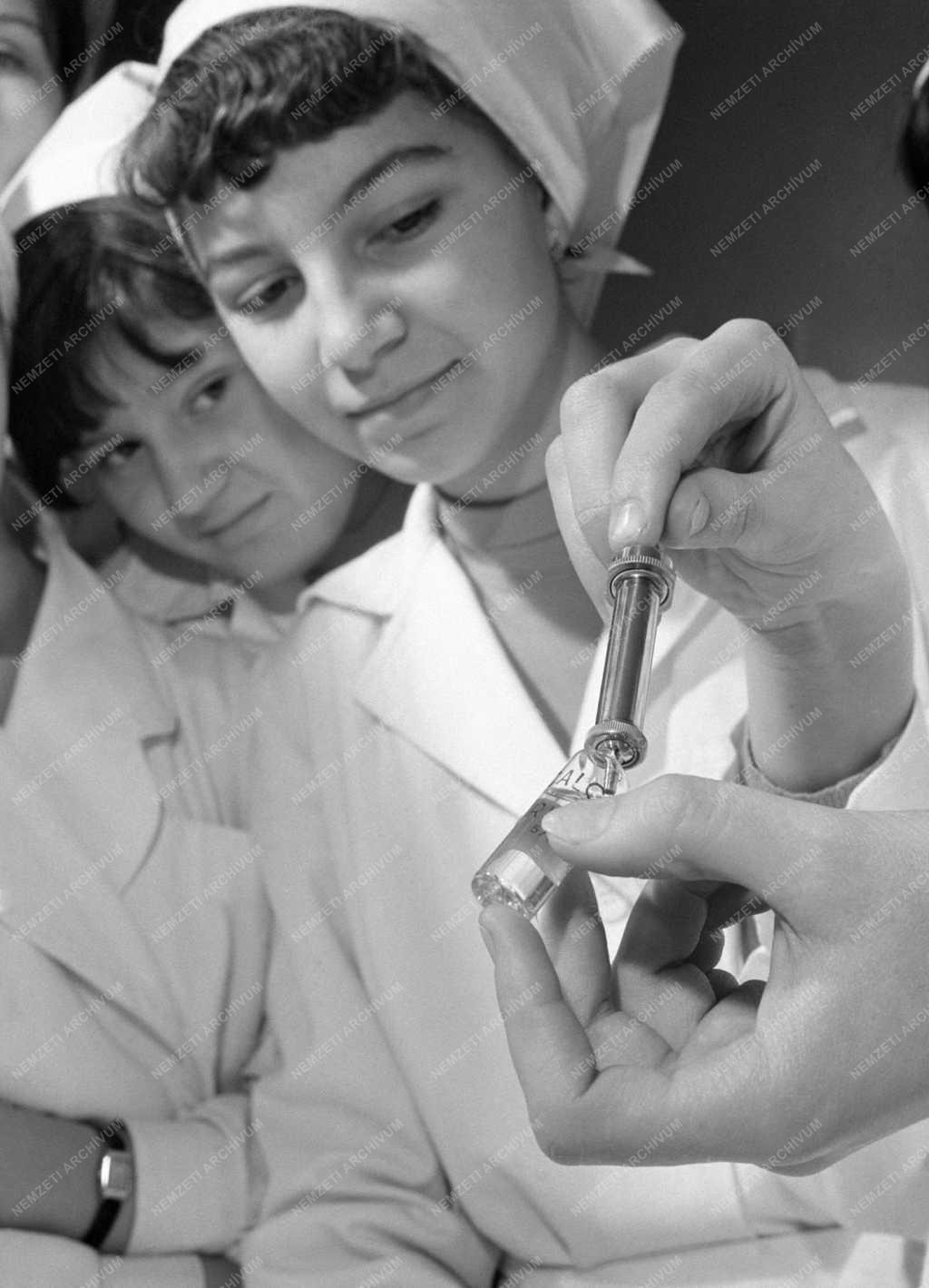 Oktatás - Egészségügy - Általános Iskola és Egészségügyi Szakközépiskola Kispesten