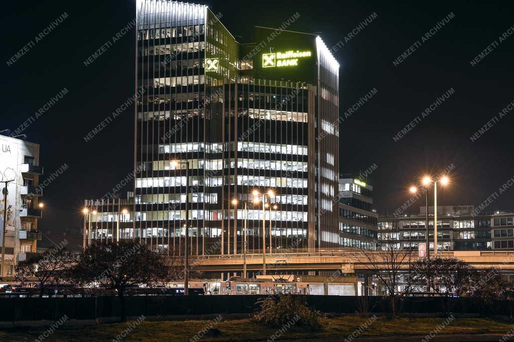 Városkép - Budapest - Esti kivilágításban az Agora Budapest irodaépület komplexum