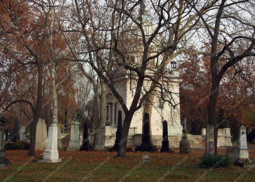 Temető - A Deák-mauzóleum és környéke