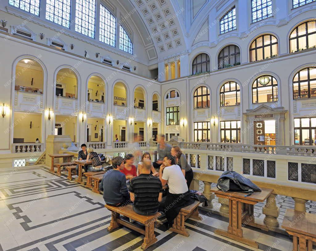 Oktatás - 100 éve alakult a Debreceni Egyetem