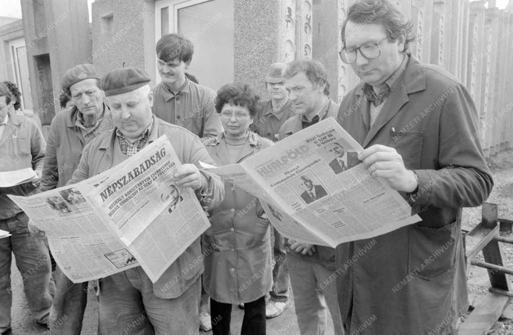 Halálozás - Belpolitika - Konsztantyin Csernyenko halálhíre