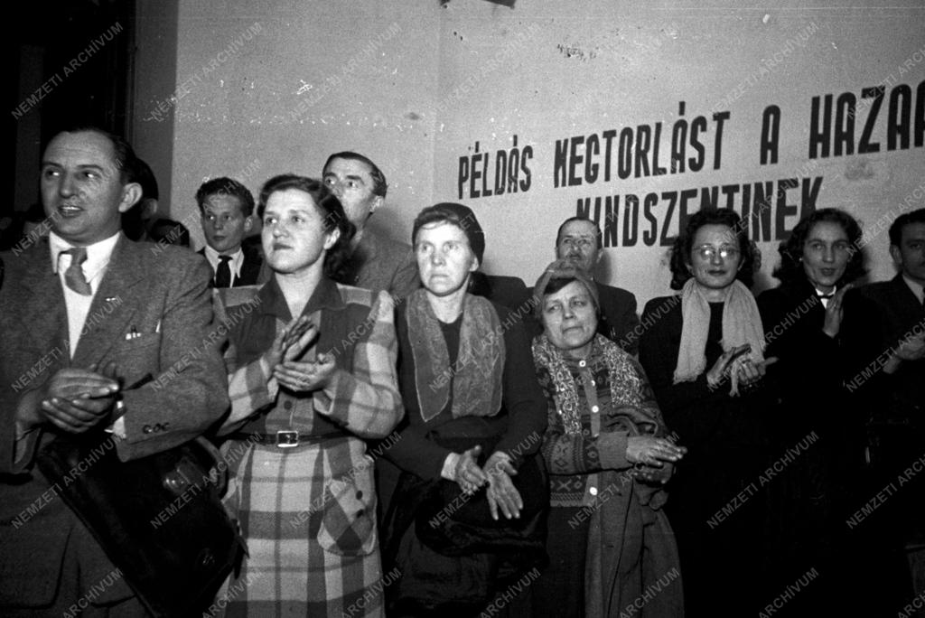 Belpolitika - Zászlóavatás