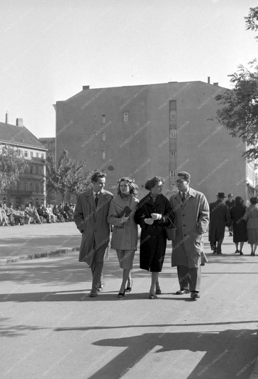 Városok - Budapest - Őszi vasárnap délelőtt