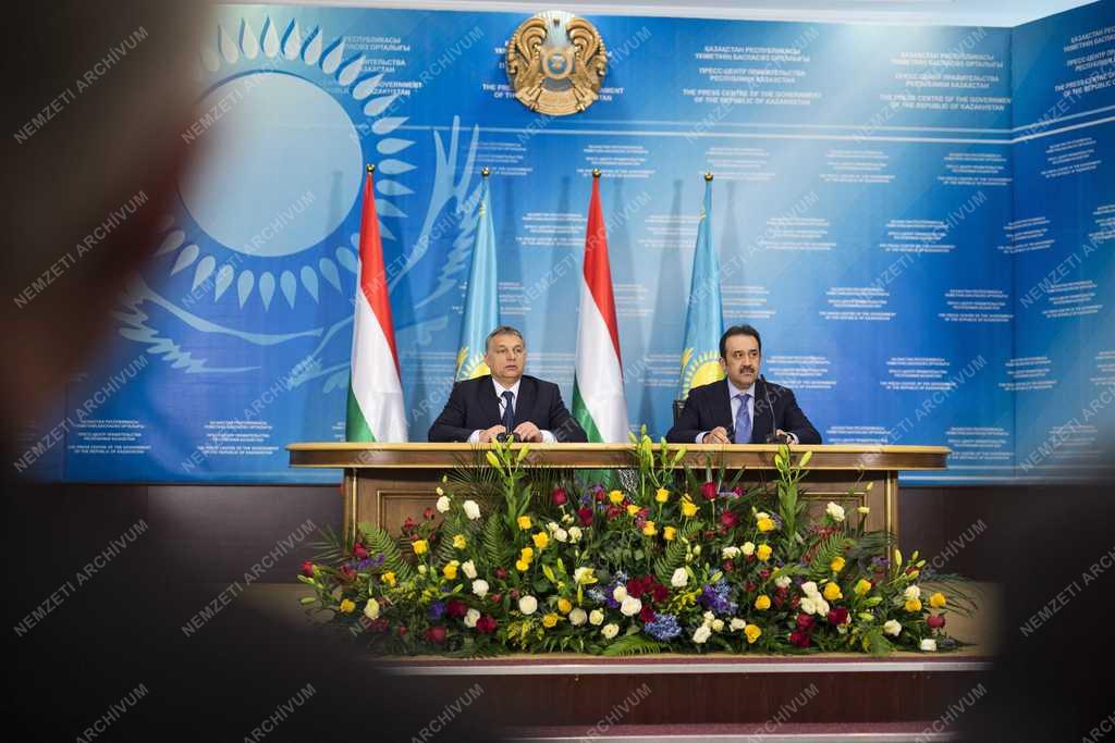 Orbán Viktor kormányfő Asztanában